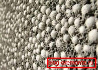 Sur la photo - ce matériau est très facile à distinguer en apparence: des granules de polystyrène sont présents en grande quantité Sur la photo - ce matériau est très facile à distinguer en apparence: des granules de polystyrène sont présents en grande quantité