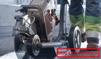 Couper les coutures алмазным диском Couper les coutures алмазным диском