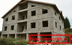 N'oubliez pas que le nombre d'étages dans les maisons construites avec ce matériau est limité N'oubliez pas que le nombre d'étages dans les maisons construites avec ce matériau est limité