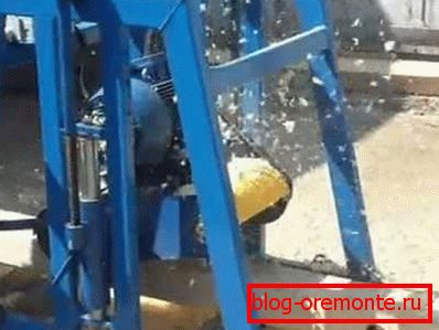 Une petite machine à profiler les ébauches en bois Une petite machine à profiler les ébauches en bois