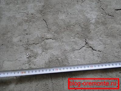 Une proportion incorrecte de la partie sèche et de l'eau conduit à la fissuration Une proportion incorrecte de la partie sèche et de l'eau conduit à la fissuration