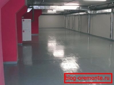 Plan inférieur après revêtement époxy. Plan inférieur après revêtement époxy.