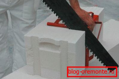 Scie à métaux sur béton cellulaire et un coin spécial Scie à métaux sur béton cellulaire et un coin spécial