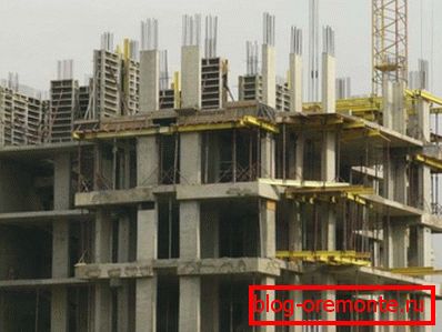 La fiabilité de la construction monolithique est attestée par le fait que les immeubles de grande hauteur sont construits de cette manière. La fiabilité de la construction monolithique est attestée par le fait que les immeubles de grande hauteur sont construits de cette manière.