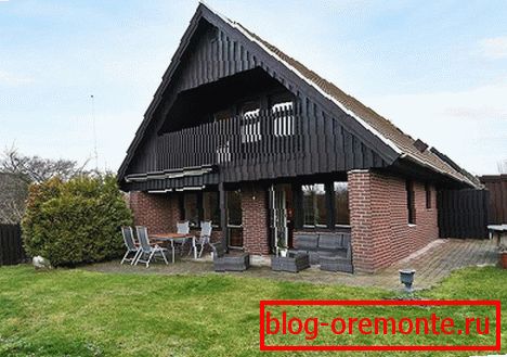 Brique brune avec bois noir