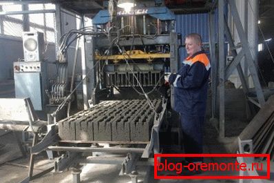 Équipement для изготовления керамзитобетонных блоков в работе Équipement для изготовления керамзитобетонных блоков в работе