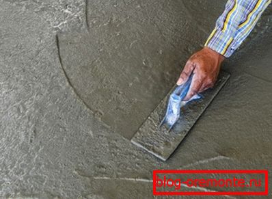 Il est nécessaire de traiter le béton encore humide. Il est nécessaire de traiter le béton encore humide.