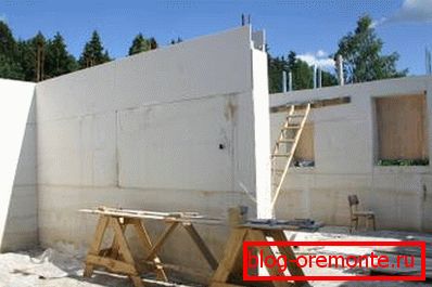 Une structure homogène garantit l'absence de fissures et de cavités dans les murs Une structure homogène garantit l'absence de fissures et de cavités dans les murs