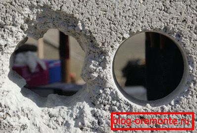 La différence entre le poinçon (à gauche) et la couronne de diamant (à droite). La différence entre le poinçon (à gauche) et la couronne de diamant (à droite).