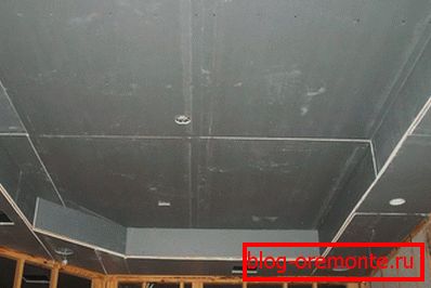 Plafond à deux niveaux ourlé Plafond à deux niveaux ourlé