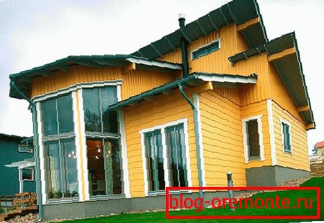 La maison en bois peut être repeinte