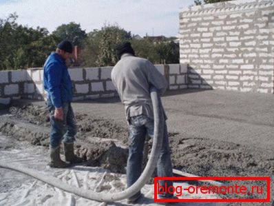 Le sol en béton de polystyrène n'exerce pas beaucoup de pression sur les fondations Le sol en béton de polystyrène n'exerce pas beaucoup de pression sur les fondations