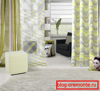 Des rideaux correctement assortis dans la couleur peuvent remplacer visuellement non seulement la porte, mais également la cloison Des rideaux correctement assortis dans la couleur peuvent remplacer visuellement non seulement la porte, mais également la cloison