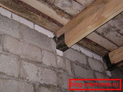 Avant de bétonner ou d'insérer les barres dans le mur, elles doivent être protégées de l'humidité. Avant de bétonner ou d'insérer les barres dans le mur, elles doivent être protégées de l'humidité.