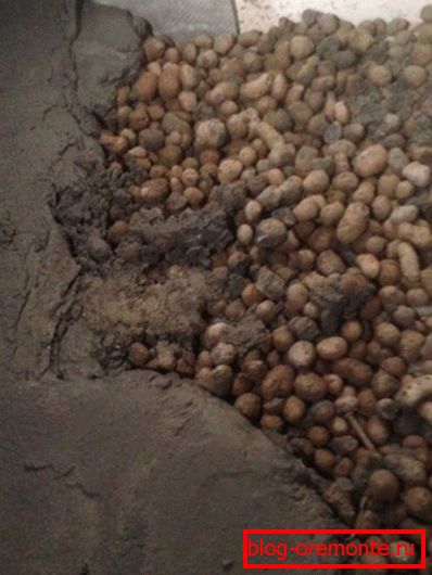 Si la claydite est utilisée comme chauffage, la consommation de béton augmente considérablement, mais sa composition peut être rendue plus liquide. Si la claydite est utilisée comme chauffage, la consommation de béton augmente considérablement, mais sa composition peut être rendue plus liquide.
