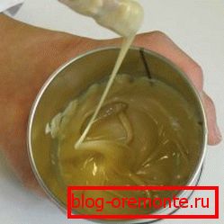 Lorsque vous utilisez de la colle, n'oubliez pas la sécurité, utilisez des gants et un masque Lorsque vous utilisez de la colle, n'oubliez pas la sécurité, utilisez des gants et un masque