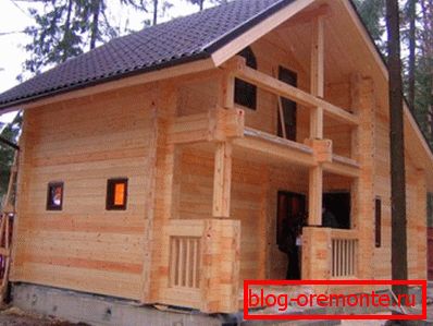 Un exemple d'une belle maison en rondins profilés Un exemple d'une belle maison en rondins profilés