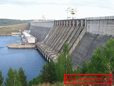 Un exemple d'une structure hydraulique massive. Un exemple d'une structure hydraulique massive.