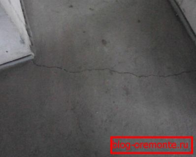 Exemple de fissures dans la chape Exemple de fissures dans la chape