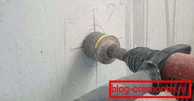 Faire un trou dans un mur de béton Faire un trou dans un mur de béton