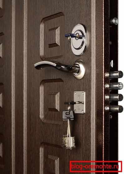 Profilé sur porte en acier Profilé sur porte en acier