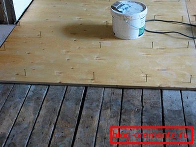 Un moyen simple de niveler le sol avec du contreplaqué
