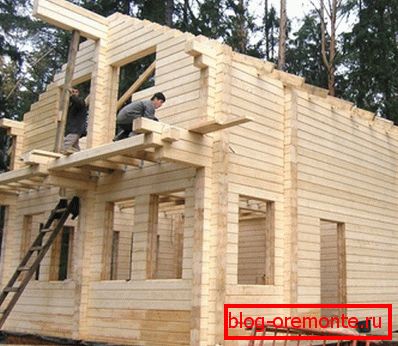 Le processus de construction de logements à partir de la barre de colle avec ses propres mains. Le processus de construction de logements à partir de la barre de colle avec ses propres mains.