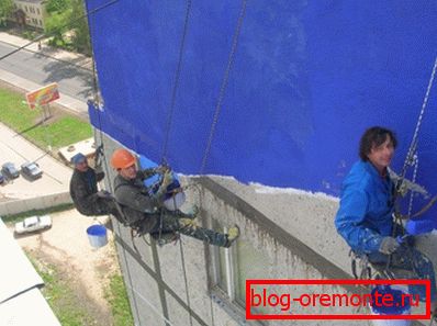 Les travaux de finition des façades du bâtiment ne doivent être effectués que pendant la saison chaude. Les travaux de finition des façades du bâtiment ne doivent être effectués que pendant la saison chaude.