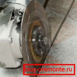 Couper le béton le long de la ligne prévue Couper le béton le long de la ligne prévue