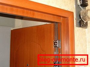 Porte d'entrée ajustée ajustement des charnières