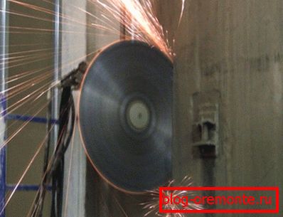La découpe de béton armé avec des cercles de diamant est disponible même lorsque des additifs modificateurs sont utilisés. La découpe de béton armé avec des cercles de diamant est disponible même lorsque des additifs modificateurs sont utilisés.