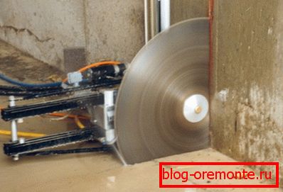 Couper du béton armé avec des cercles de diamant peut endommager les éléments chauffants. Couper du béton armé avec des cercles de diamant peut endommager les éléments chauffants.