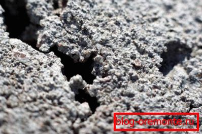 Le résultat du durcissement du béton dans des conditions non idéales Le résultat du durcissement du béton dans des conditions non idéales
