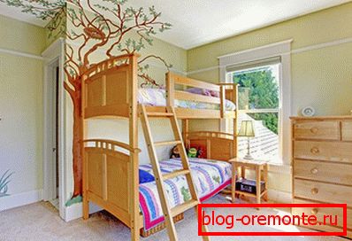 S'appuyant sur le plafond S'appuyant sur le plafond