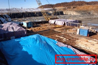 Tentes sur un chantier industriel Tentes sur un chantier industriel