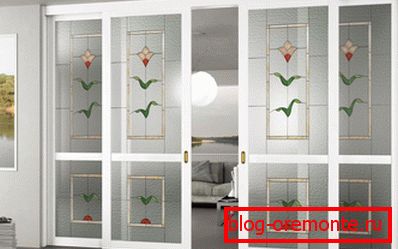 Portes pliantes en plastique avec vitrage décoratif Portes pliantes en plastique avec vitrage décoratif