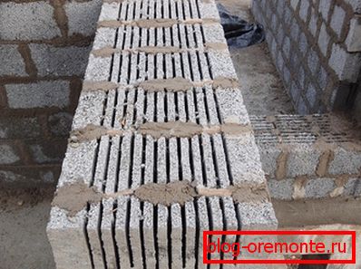 Le coût de la pose d’un bloc d’argile-béton dépend de la complexité de la construction et de la qualification du maître. Le coût de la pose d’un bloc d’argile-béton dépend de la complexité de la construction et de la qualification du maître.