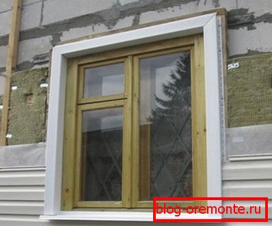À l'extérieur, la façade en béton cellulaire peut être revêtue d'un revêtement. À l'extérieur, la façade en béton cellulaire peut être revêtue d'un revêtement.