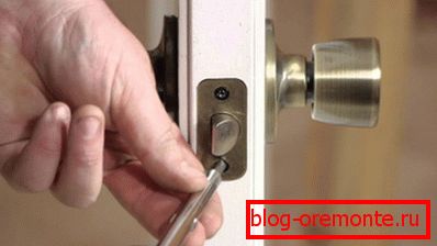 Enlever la serrure de la porte Enlever la serrure de la porte