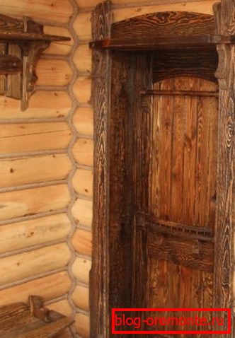 Les portes en pin vieilli sont très impressionnantes Les portes en pin vieilli sont très impressionnantes