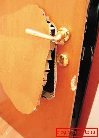 Les portes de matériaux de qualité durent plus longtemps. Porte d'entrée en bois avec ses propres mains