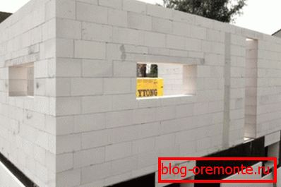 Mur construit avec de la colle Mur construit avec de la colle