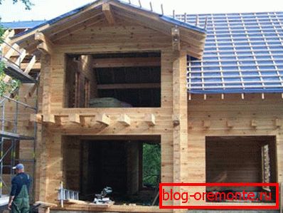 Construction d'un chalet en bois collé Construction d'un chalet en bois collé
