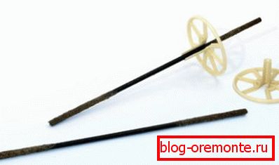 Voici à quoi ressemblent les attaches en plastique souples avec pinces pour isolement. Voici à quoi ressemblent les attaches en plastique souples avec pinces pour isolement.