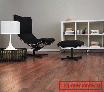Bois stratifié foncé