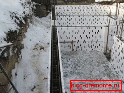 Système de coffrage d'isolation thermique pour les travaux en hiver. Système de coffrage d'isolation thermique pour les travaux en hiver.