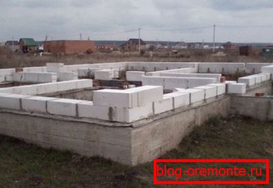 Pose de la première rangée de blocs Pose de la première rangée de blocs