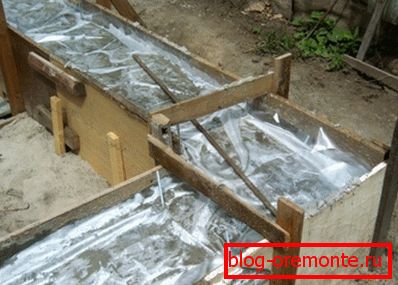 Couvrir la surface remplie d'une pellicule plastique Couvrir la surface remplie d'une pellicule plastique