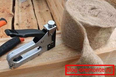 Il est préférable de fixer le compacteur sur le faisceau avec une agrafeuse Il est préférable de fixer le compacteur sur le faisceau avec une agrafeuse