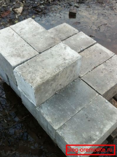 Le poids du bloc de béton 200x200x400b ne dépasse pas 35 kg Le poids du bloc de béton 200x200x400b ne dépasse pas 35 kg